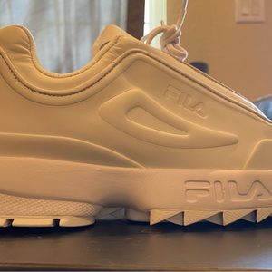 Woman’s Fila shoes size 8.5 Brand New